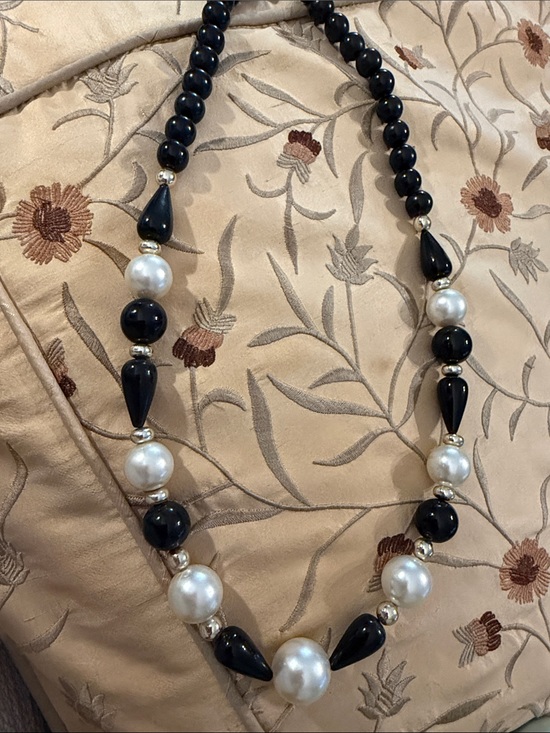Jewelry - Vintage Style Black Onyx and Faux
Pearl Beaded Necklace